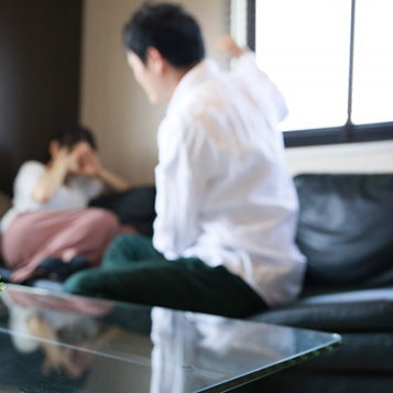 DVに悩む女性