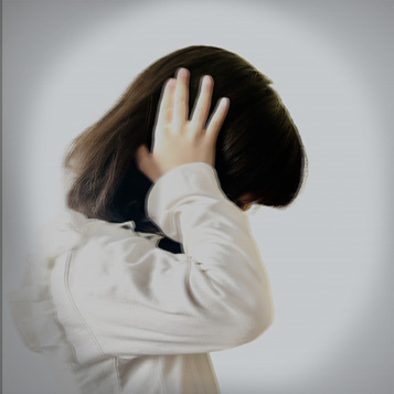 自然霊の影響を受けた娘の姿